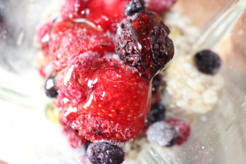 This smoothie tastes so yummy, healthy and easy, and provides natural energy. There are so many benefits and nutrients packed into one drink. Energy Smoothie | Postpartum Smoothie | Oatmeal Smoothie | Breakfast Smoothie | Berries | Blender | Healthy | Chia Seeds | Fibre | Smoothie Recipe | Blender Recipes
