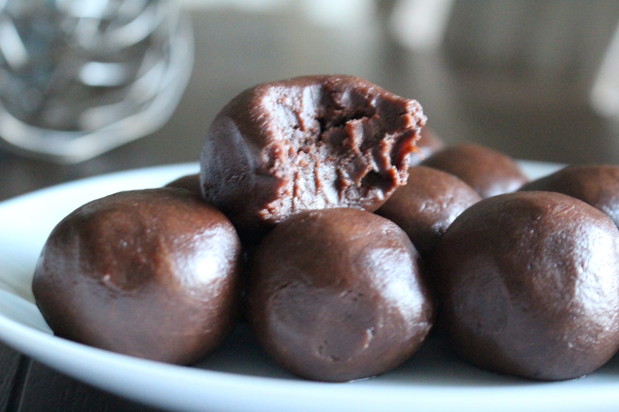 No-Bake Chocolate Peanut Butter Balls (Vegan, Gluten-Free)