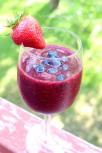 What's better than a slushy on a hot summer day? Wine slushies of course! Just like having a real fruit smoothie, but with more ice and a devilish kick. Summer drinks | Homemade Slushy | Healthy Slushies | Sugar Free | Fruit Smoothie | Cold Drinks | Cocktails | Wine | Rose | Healthy |  Wine Recipes | Fresh Fruit Smoothie | Vegan | Alcohol | Happy Hour | Wine o'clock |
