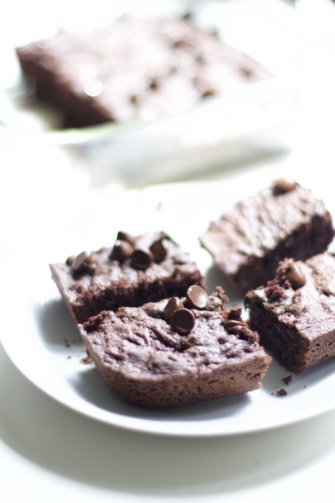 Paleo brownies are a chocolate lover's dream! Low in fat and carbs, they're a healthy, wholesome snack to satisfy your cravings.