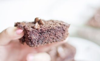 Paleo brownies are a chocolate lover's dream! Low in fat and carbs, they're a healthy, wholesome snack to satisfy your cravings.