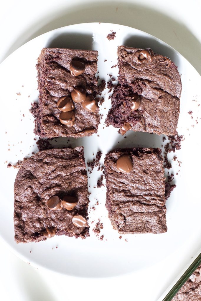 Paleo brownies are a chocolate lover's dream! Low in fat and carbs, they're a healthy, wholesome snack to satisfy your cravings.