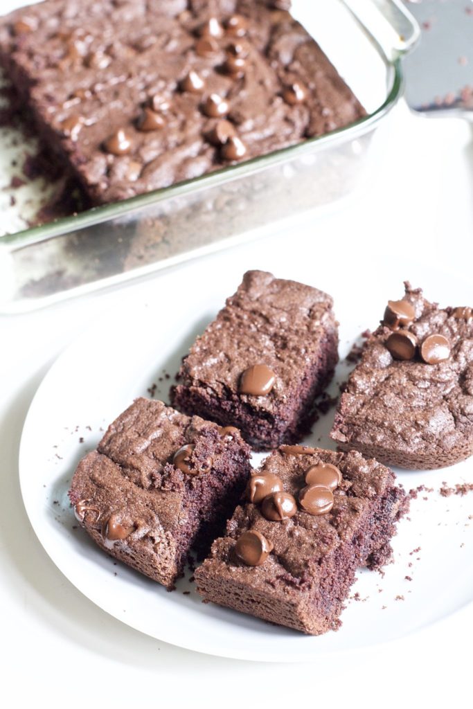 Paleo brownies are a chocolate lover's dream! Low in fat and carbs, they're a healthy, wholesome snack to satisfy your cravings.