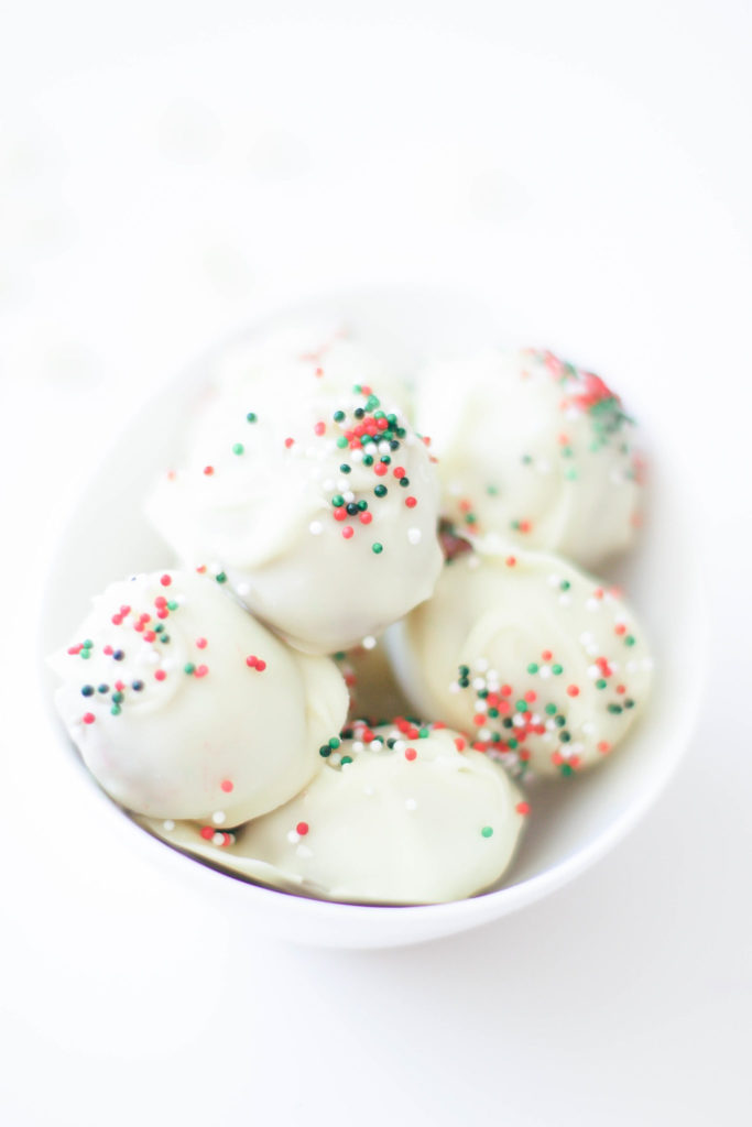 Vegan No Bake Christmas Almond Balls (Gluten-Free)