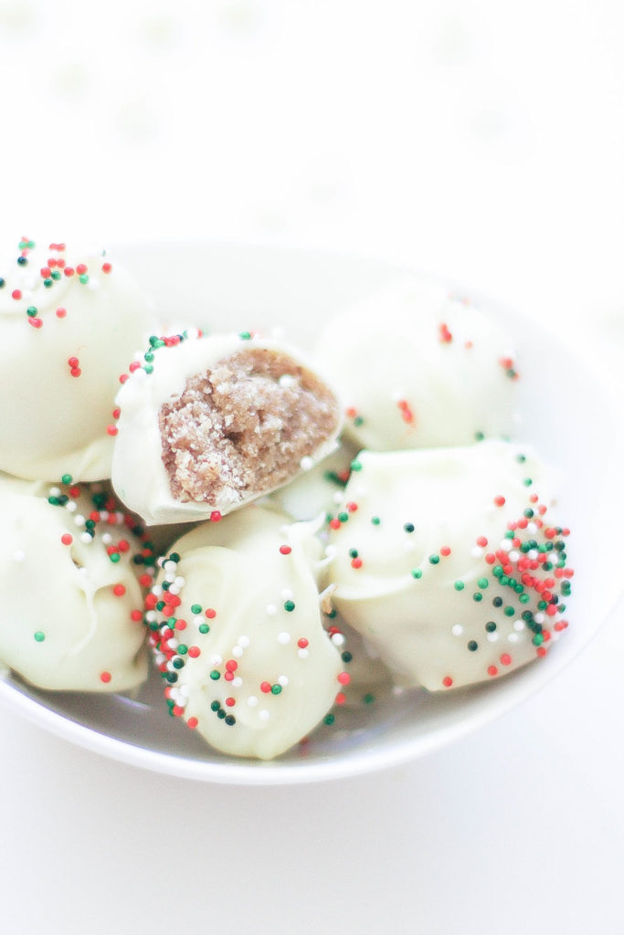 Vegan No Bake Christmas Almond Balls (Gluten-Free)