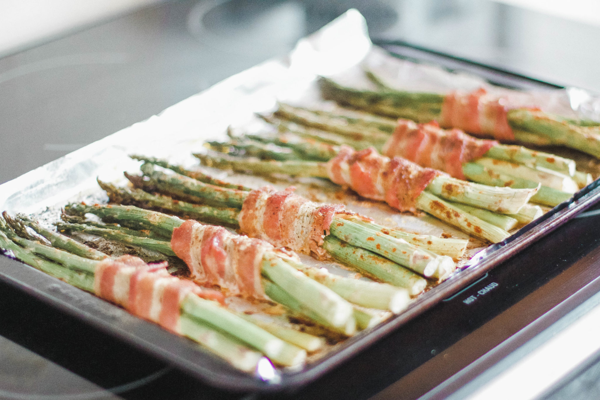 Bacon Wrapped Asparagus is the perfect side dish at dinnertime. Great for lunch or meal prepping as well. They're full of flavour and only 20 minutes to make! Brakfast | Lunch | Dinner | Sides | Side Dish | Uncured Bacon | Organic | NON GMO | Paleo | Whole 30 | Gluten-free | GF | Easy | Quick | Vegetables | Veggies | Keto | Ketogenic Diet | Weight Loss | Lose Weight | Low Carb | Protein | 