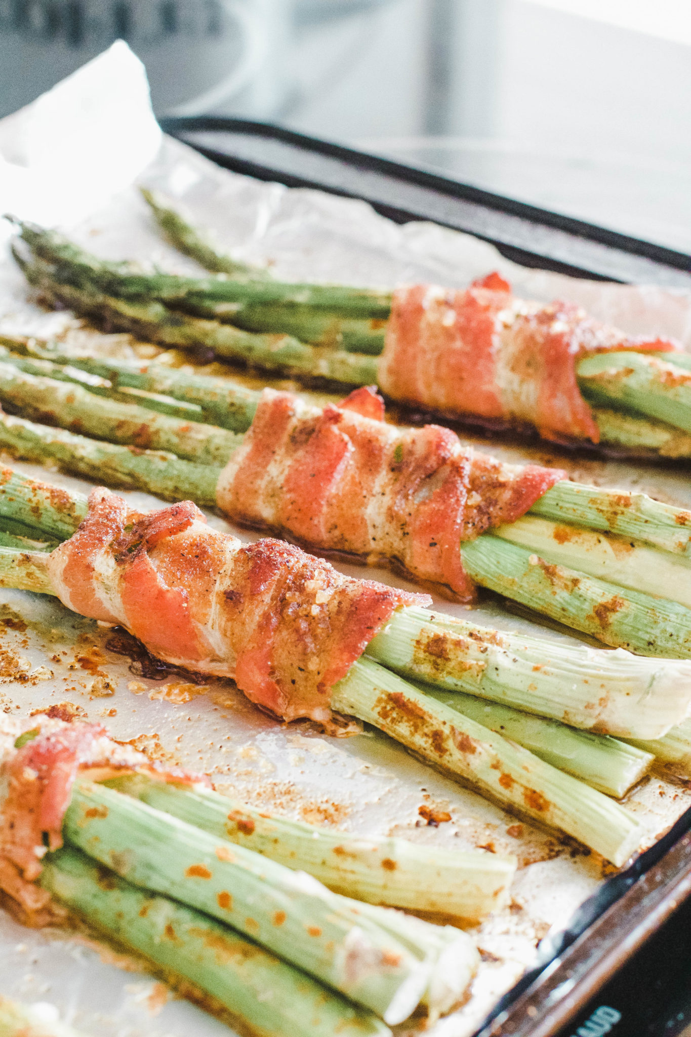 Bacon Wrapped Asparagus is the perfect side dish at dinnertime. Great for lunch or meal prepping as well. They're full of flavour and only 20 minutes to make! Brakfast | Lunch | Dinner | Sides | Side Dish | Uncured Bacon | Organic | NON GMO | Paleo | Whole 30 | Gluten-free | GF | Easy | Quick | Vegetables | Veggies | Keto | Ketogenic Diet | Weight Loss | Lose Weight | Low Carb | Protein | 