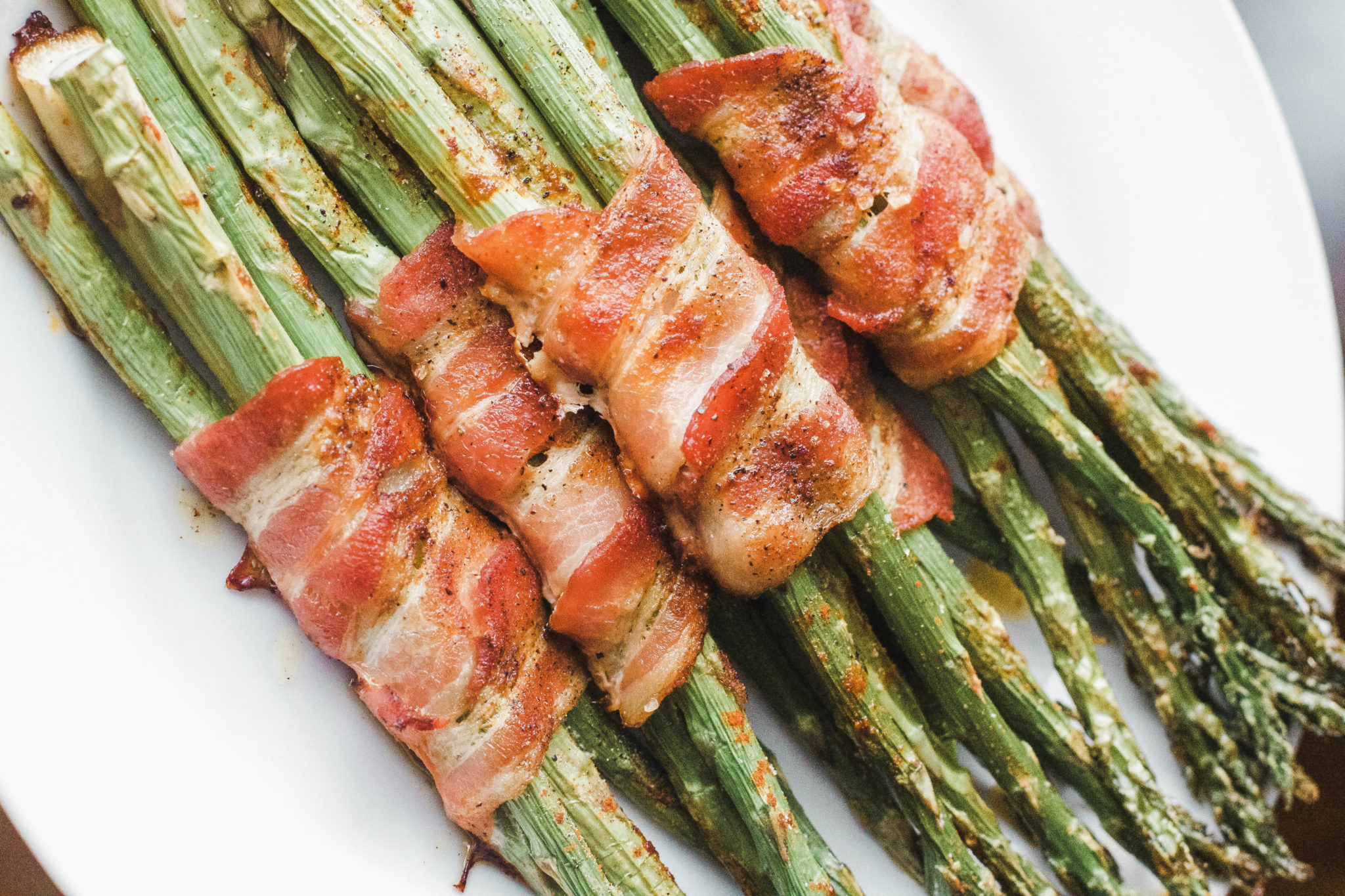 Bacon Wrapped Asparagus is the perfect side dish at dinnertime. Great for lunch or meal prepping as well. They're full of flavour and only 20 minutes to make! Brakfast | Lunch | Dinner | Sides | Side Dish | Uncured Bacon | Organic | NON GMO | Paleo | Whole 30 | Gluten-free | GF | Easy | Quick | Vegetables | Veggies | Keto | Ketogenic Diet | Weight Loss | Lose Weight | Low Carb | Protein | 