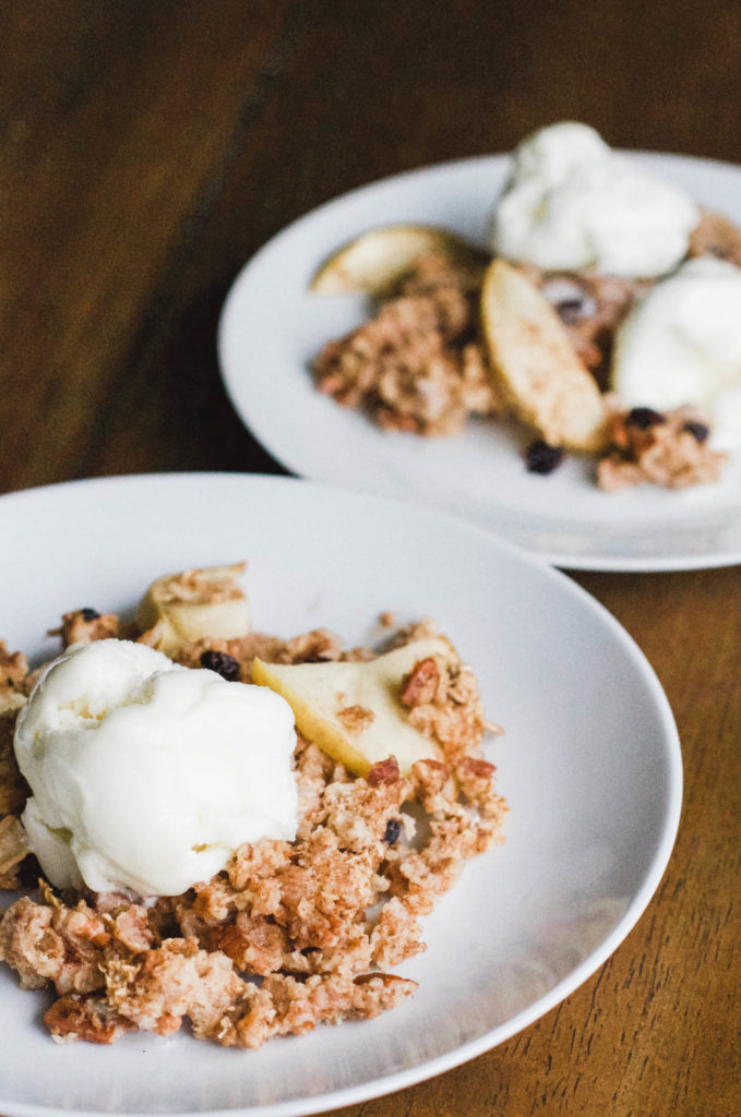 Baked Oatmeal Apple Crisp is a one pan dish - simply mix ingredients, bake, and serve as a dessert or a healthy, wholesome morning breakfast. Gluten-free, vegan and refined sugar free! Fall Desserts | Fall Recipes | Granny Smith Apples | Healthy | Dessert for Breakfast | Plant Based | Ice cream | Autumn | Cinnamon | Easy Recipes | Sweets | Dessert Food | Baked Oatmeal | Gluten-free Oats | Breakfast | Healthy