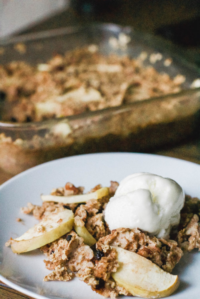 Baked Oatmeal Apple Crisp is a one pan dish - simply mix ingredients, bake, and serve as a dessert or a healthy, wholesome morning breakfast. Gluten-free, vegan and refined sugar free! Fall Desserts | Fall Recipes | Granny Smith Apples | Healthy | Dessert for Breakfast | Plant Based | Ice cream | Autumn | Cinnamon | Easy Recipes | Sweets | Dessert Food | Baked Oatmeal | Gluten-free Oats | Breakfast | Healthy