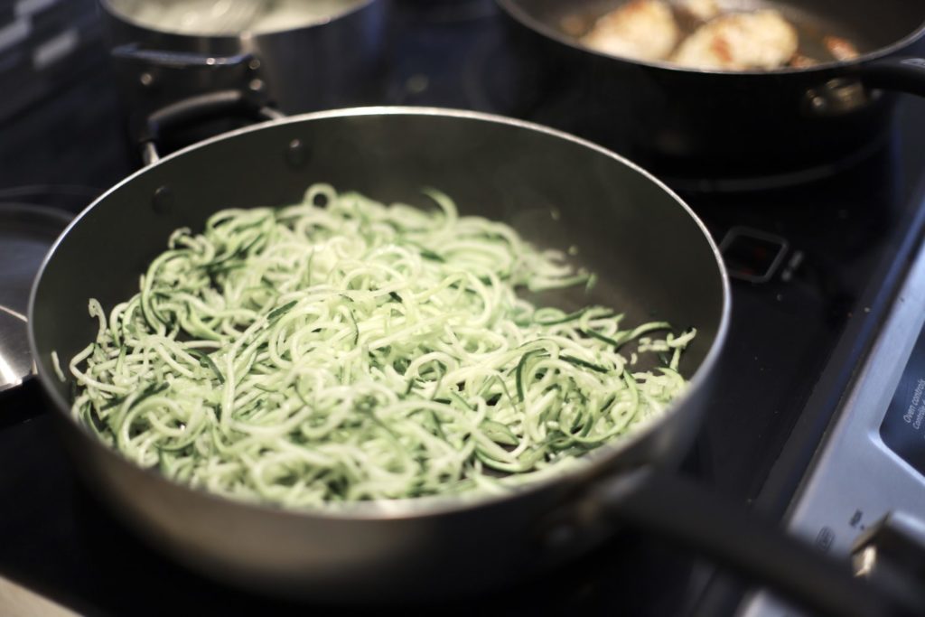 The easiest and healthiest dinner you can make! Zoodles, aka zucchini noodles, are the best dinner alternative to pasta, being keto friendly and low in carbs so you can lose the weight. Keto | Ketogrenic | Sugar Free | Alfredo Sauce | Low Carb | Lose Weight | Weight Loss | Meal Ideas | Healthy Recipe | Gluten-Free Recipes | Lunch | Chicken |