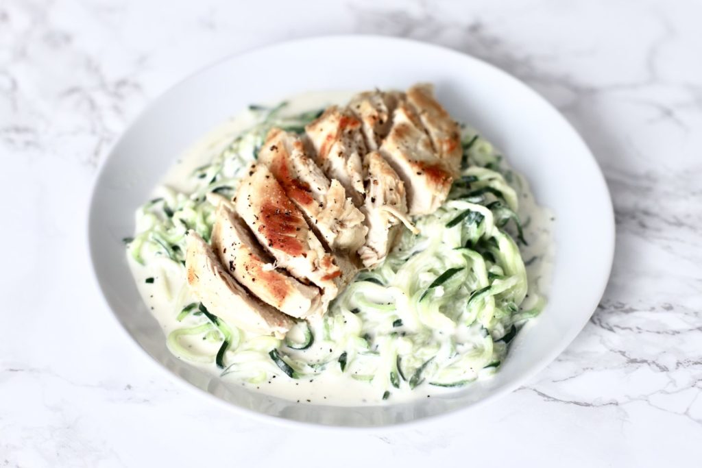 The easiest and healthiest dinner you can make! Zoodles, aka zucchini noodles, are the best dinner alternative to pasta, being keto friendly and low in carbs so you can lose the weight. Keto | Ketogrenic | Sugar Free | Alfredo Sauce | Low Carb | Lose Weight | Weight Loss | Meal Ideas | Healthy Recipe | Gluten-Free Recipes | Lunch | Chicken |
