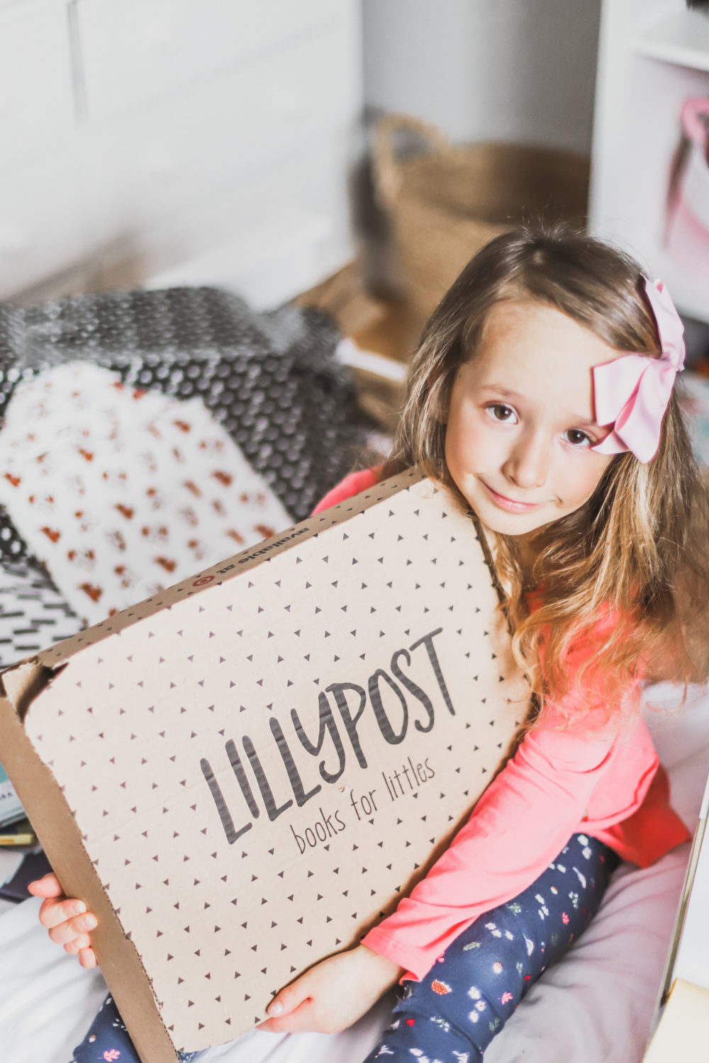 Lillypost is a book subscription service (in Canada and the US) to help build your child's library and encourage little readers to keep on reading. Read the review! Motherhood | Parenting | Subscription Box | Learn to Read | Babies | Toddlers | Board books | Picture books | Save money | Affordable | Preschool | Elementary School | Learning | Education | Modern Parenting |