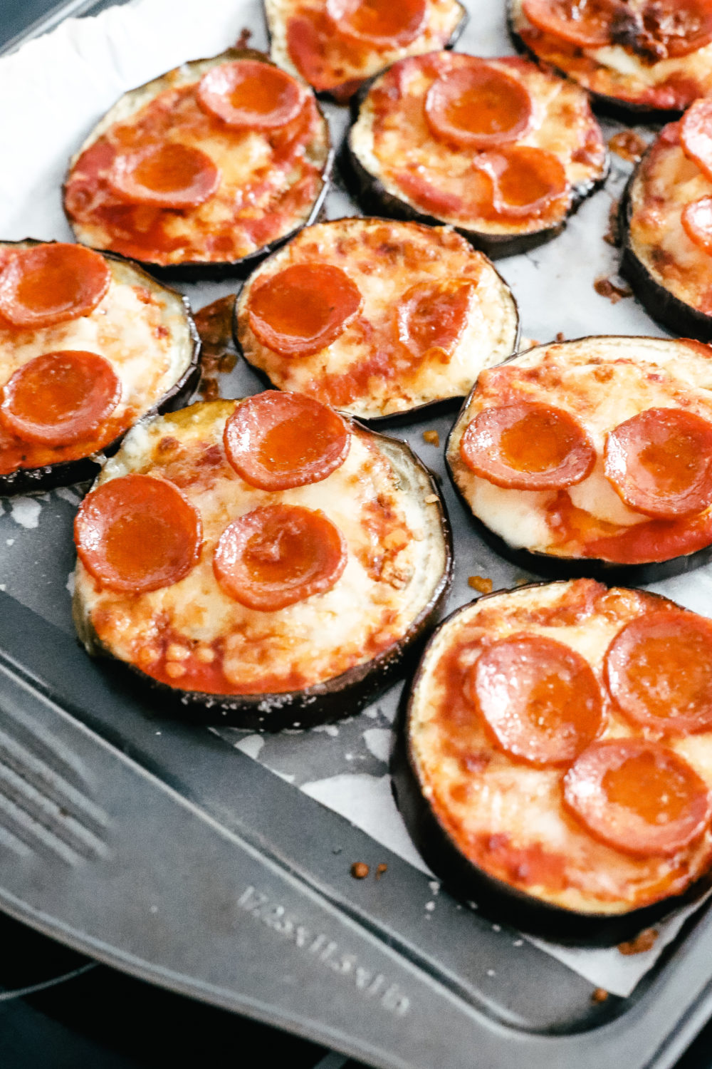 Quick and easy to make, with all the macronutrients to keep your blood sugar low and help you lose weight. Enjoy your favourite food and stay healthy! Fat Burn | Eggplant Pizza | Pepperoni Pizza | Low Carb | Keto | Gluten-Free | Mini Pizzas | Quick | Easy | Dinner Recipes | Keto Dinners | Vegetable Pizza | Veggies | Canadian Pizza | Ketogenic | 30 Minute Dinner | Ketogenic | No Bread | No Dough | Veggie Pizza | Gluten-free Pizza