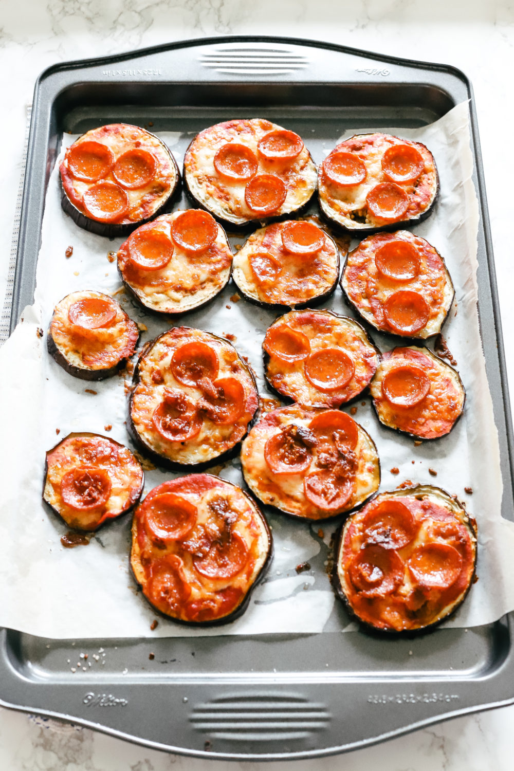 Quick and easy to make, with all the macronutrients to keep your blood sugar low and help you lose weight. Enjoy your favourite food and stay healthy! Fat Burn | Eggplant Pizza | Pepperoni Pizza | Low Carb | Keto | Gluten-Free | Mini Pizzas | Quick | Easy | Dinner Recipes | Keto Dinners | Vegetable Pizza | Veggies | Canadian Pizza | Ketogenic | 30 Minute Dinner | Ketogenic | No Bread | No Dough | Veggie Pizza | Gluten-free Pizza