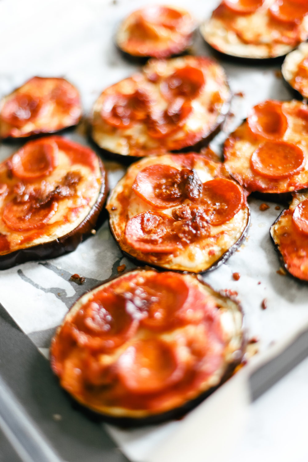 Quick and easy to make, with all the macronutrients to keep your blood sugar low and help you lose weight. Enjoy your favourite food and stay healthy! Fat Burn | Eggplant Pizza | Pepperoni Pizza | Low Carb | Keto | Gluten-Free | Mini Pizzas | Quick | Easy | Dinner Recipes | Keto Dinners | Vegetable Pizza | Veggies | Canadian Pizza | Ketogenic | 30 Minute Dinner | Ketogenic | No Bread | No Dough | Veggie Pizza | Gluten-free Pizza