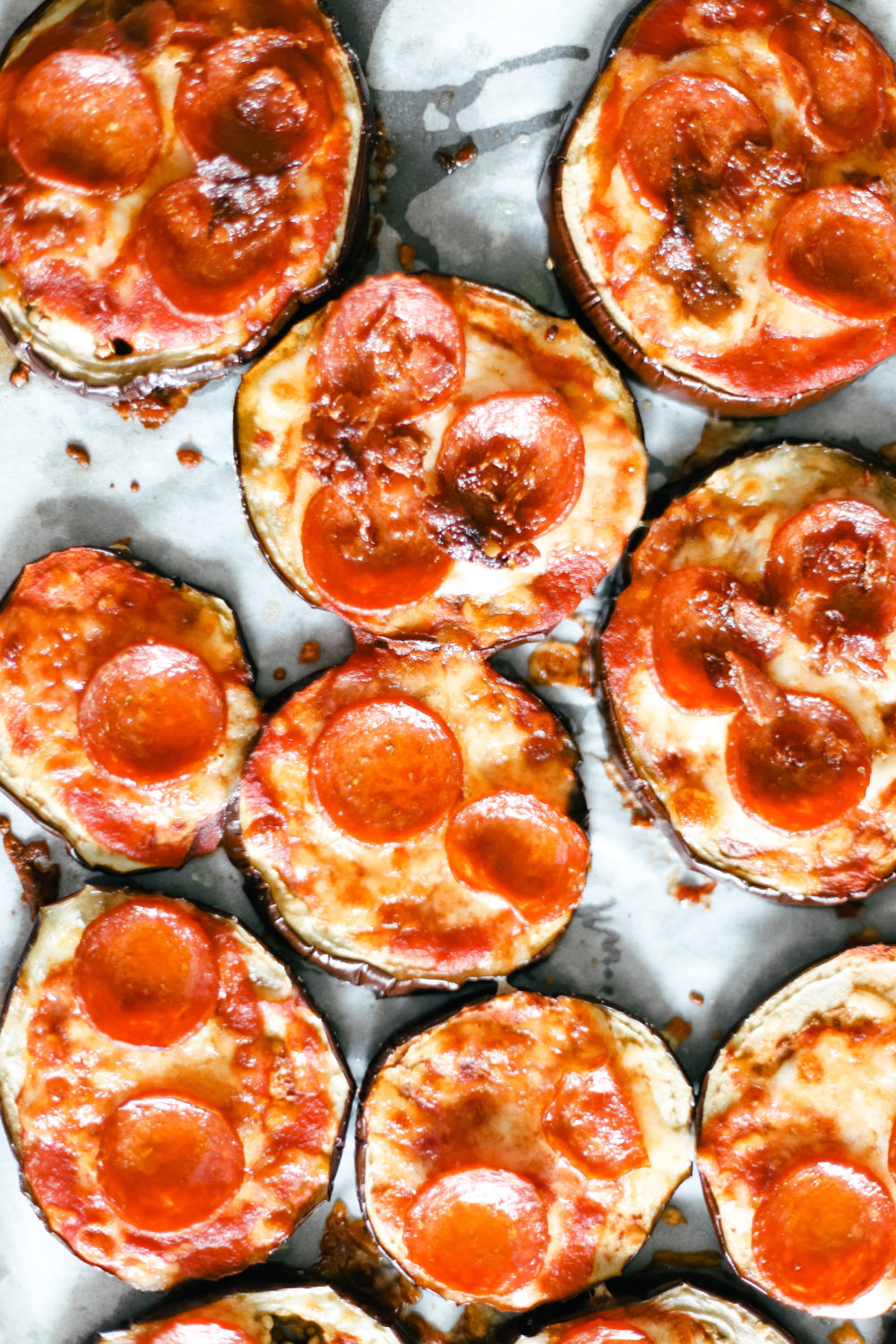 Quick and easy to make, with all the macronutrients to keep your blood sugar low and help you lose weight. Enjoy your favourite food and stay healthy! Fat Burn | Eggplant Pizza | Pepperoni Pizza | Low Carb | Keto | Gluten-Free | Mini Pizzas | Quick | Easy | Dinner Recipes | Keto Dinners | Vegetable Pizza | Veggies | Canadian Pizza | Ketogenic | 30 Minute Dinner | Ketogenic | No Bread | No Dough | Veggie Pizza | Gluten-free Pizza