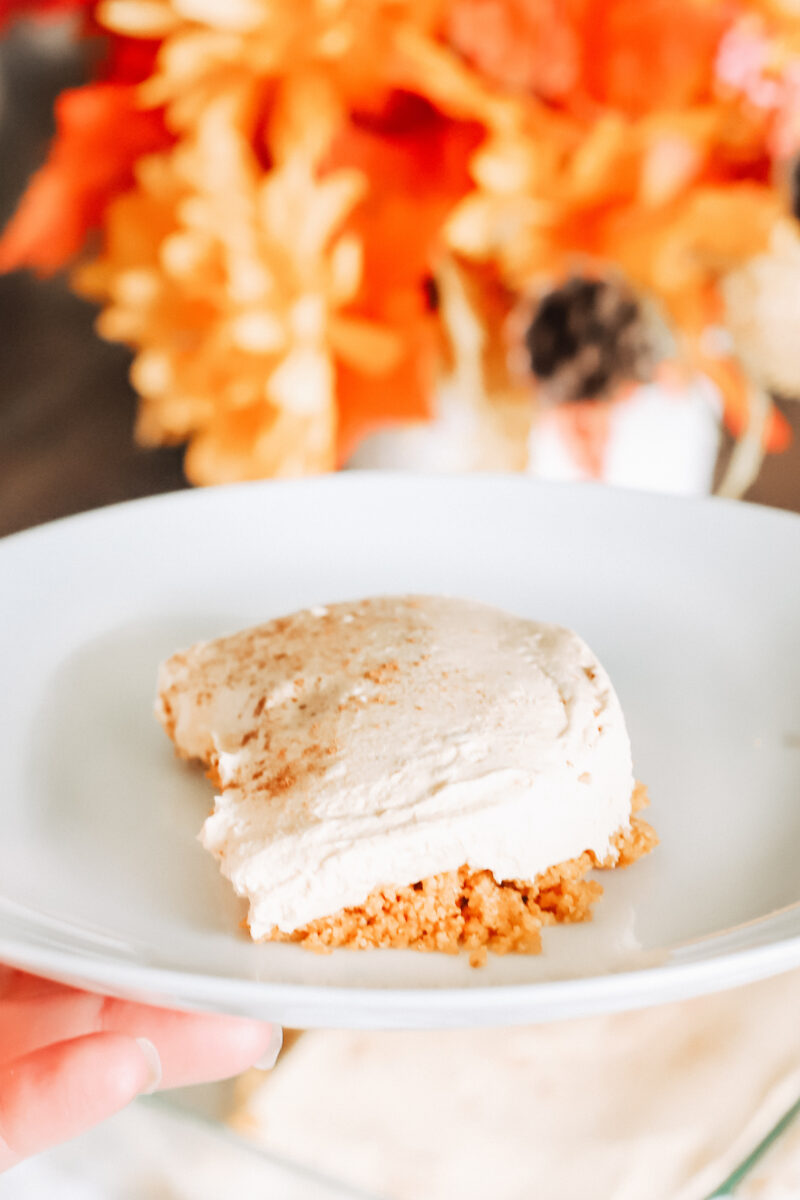 This super simple keto pumpkin cheesecake recipe is no-bake and ready in 10 minutes. Delicious pumpkin spice flavours while  being low carb! A sugar free, scrumptious fall and Thanksgiving dessert!