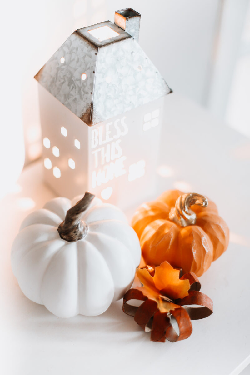 Easy DIY Decor Paper Pumpkins are made with up-cycled paper rolls will add beautiful fall decor to your home and a family activity for the kids. Fall Home Decor | DIY Home Accent | DIY Pumpkins | Paper Roll Pumpkins | Pumpkin Craft | Halloween Decor | Thanksgiving Decor | Fall Craft | Activities for Kids |