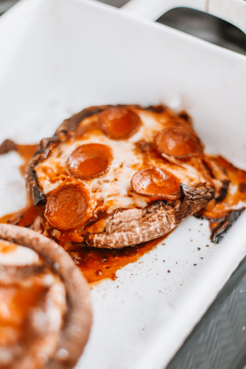 These quick and easy Portobello Mushroom Pizzas are done in 10 minutes in the oven, baked to perfection. Gluten-free, low carb and keto friendly. Keto Dinners | Quick and Easy | Keto Dinner | Keto Pizza | Portobella | Portobello Mushroom Caps | GF Pizza | Ketogenic Diet | Keto Recipe | Weight Loss |