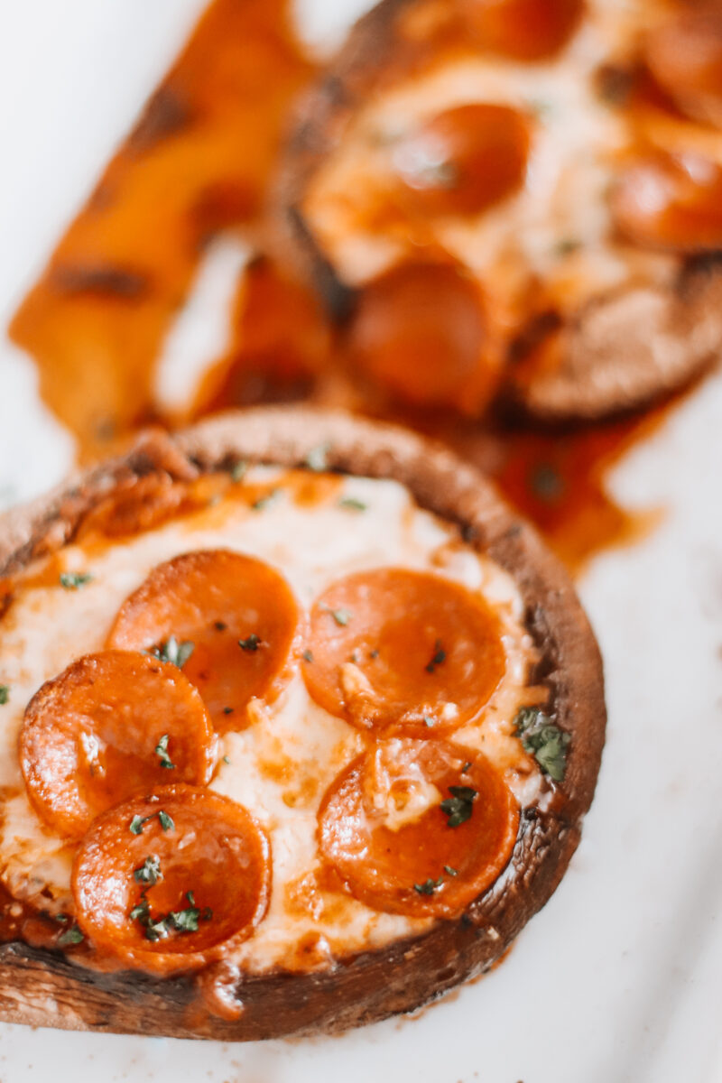 These quick and easy Portobello Mushroom Pizzas are done in 10 minutes in the oven, baked to perfection. Gluten-free, low carb and keto friendly. Keto Dinners | Quick and Easy | Keto Dinner | Keto Pizza | Portobella | Portobello Mushroom Caps | GF Pizza | Ketogenic Diet | Keto Recipe | Weight Loss |