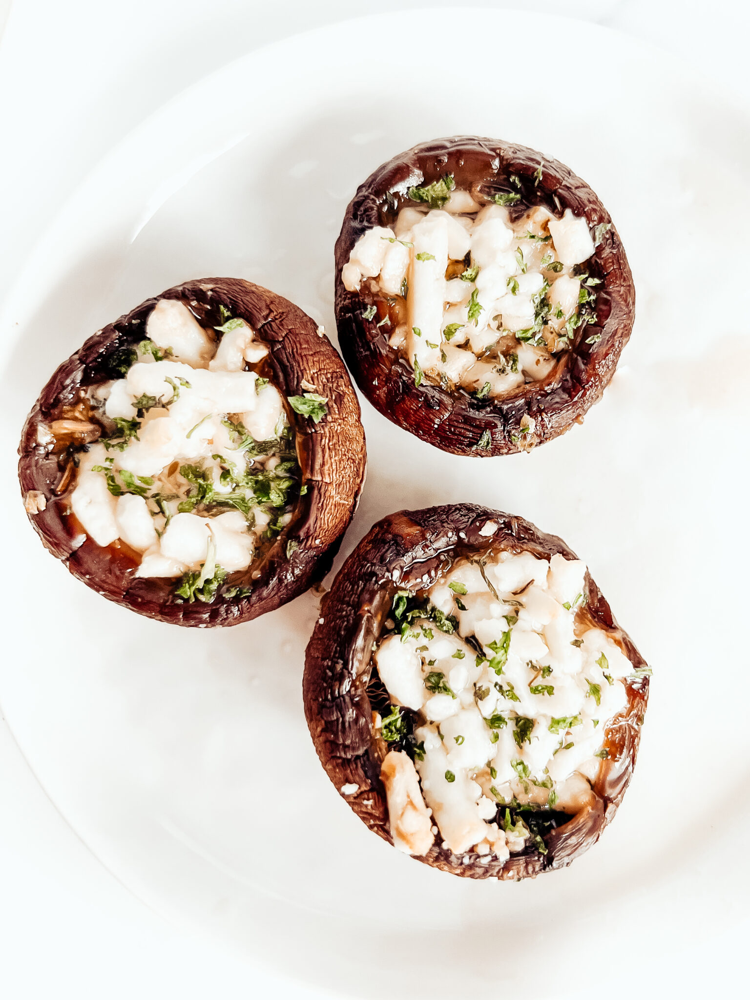 Cremini Stuffed Garlic Butter and Feta Mushrooms made with a delicious homemade garlic butter sauce, and are gluten-free, low carb and keto. Healthy Appetizers | Healthy Side Dishes | Healthy Sides | Easy Recipes | Christmas Appetizer | Holiday Side Dish | Crimini Mushrooms | Cremini Mushrooms | Homemade Garlic Butter Sauce | ketogenic | keto christmas recipe | keto holiday recipe | anti-inflammatory foods