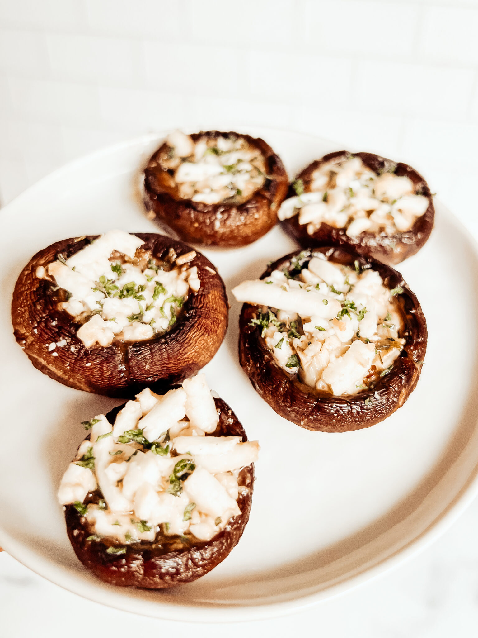Cremini Stuffed Garlic Butter and Feta Mushrooms made with a delicious homemade garlic butter sauce, and are gluten-free, low carb and keto. Healthy Appetizers | Healthy Side Dishes | Healthy Sides | Easy Recipes | Christmas Appetizer | Holiday Side Dish | Crimini Mushrooms | Cremini Mushrooms | Homemade Garlic Butter Sauce | ketogenic | keto christmas recipe | keto holiday recipe | anti-inflammatory foods