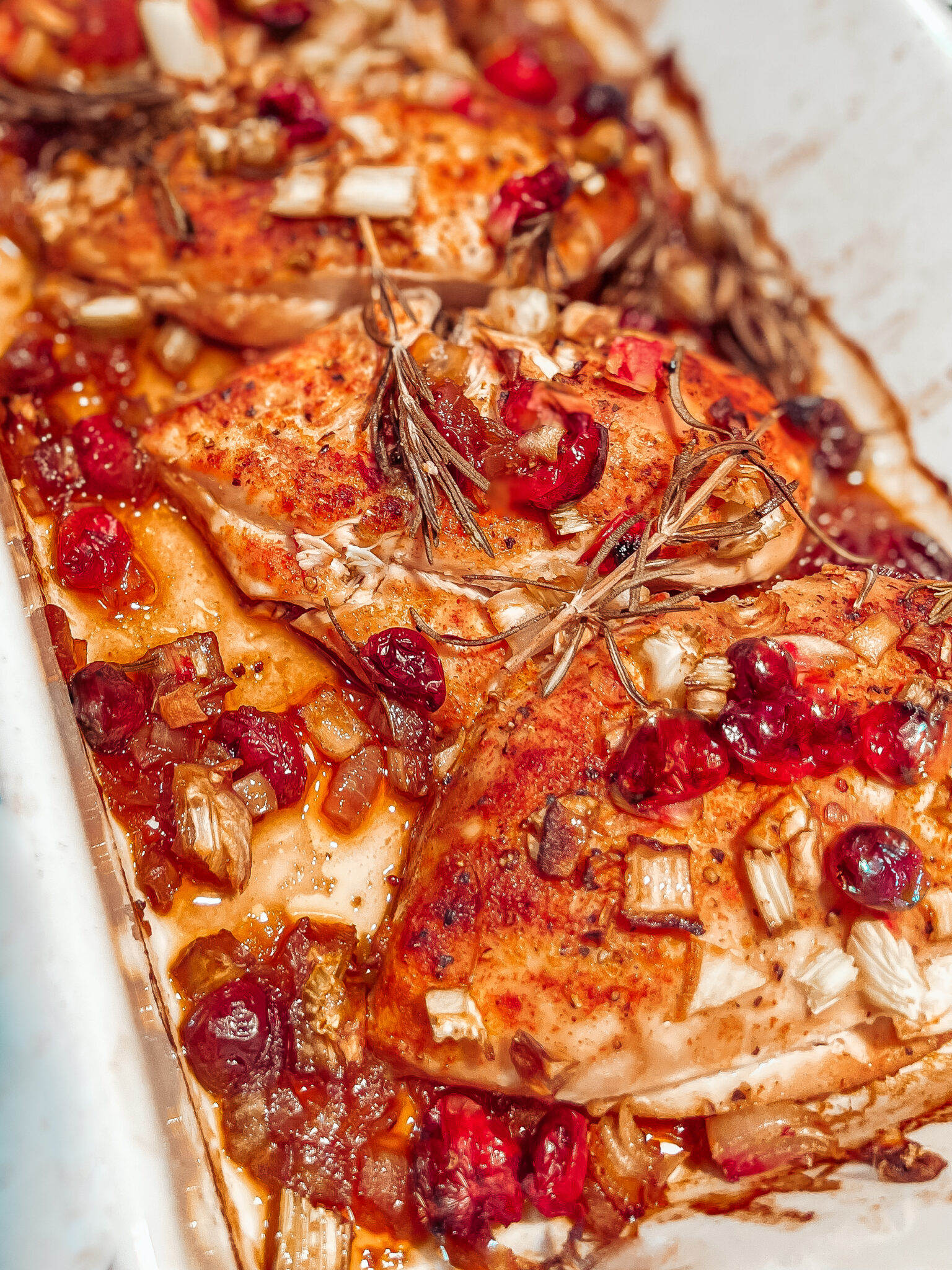 Cranberry rosemary chicken one pan main dish Christmas dinner recipe that's easy and healthy. Gluten-free, keto, low carb, paleo & whole 30. Dinner | Mains | Oven Baked | Roasted Chicken | One Pan | One Pot | Easy Healthy | Chicken Casserole | Christmas Chicken |