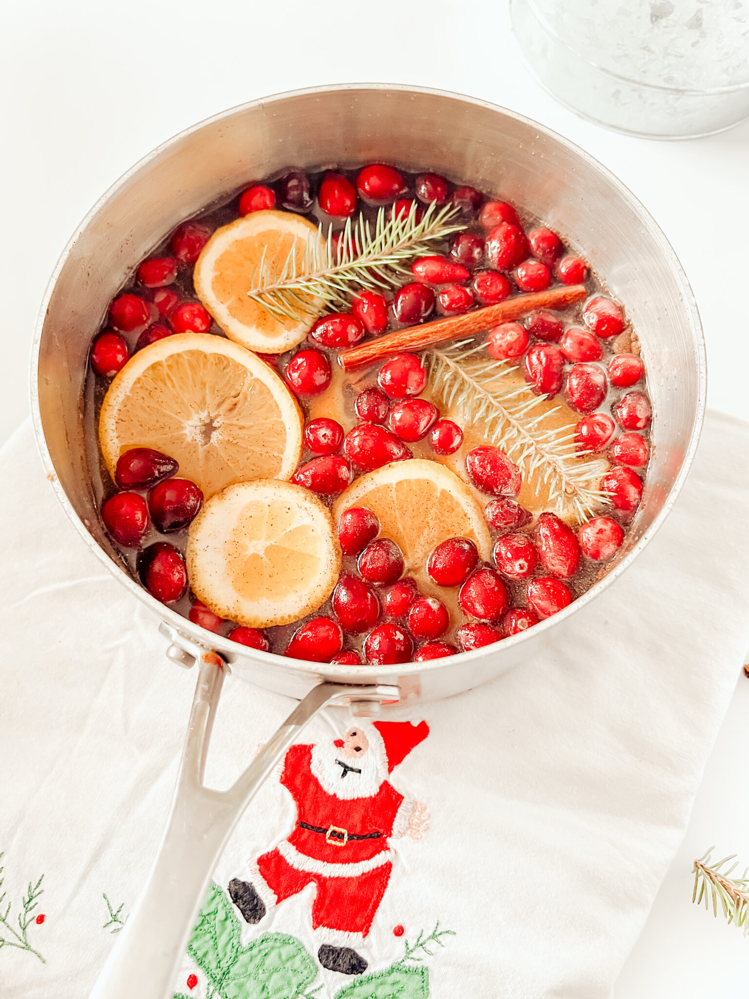 How to Make Stovetop Christmas Potpourri