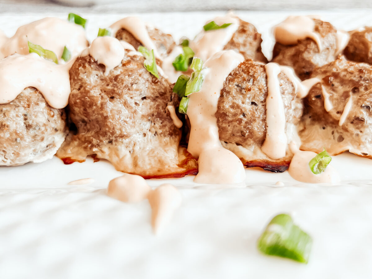 These turkey meatballs are juicy, full of flavour, and an easy low carb keto dinner or side dish with only a few simple ingredients! Gluten-Free, Paleo, Healthy, Meatballs, Side, Appetizer, Entree, Main Dish, Easy, Oven Baked, Ground Turkey, Garlic Aioli, Spicy Aioli, Dipping Sauce, Dip