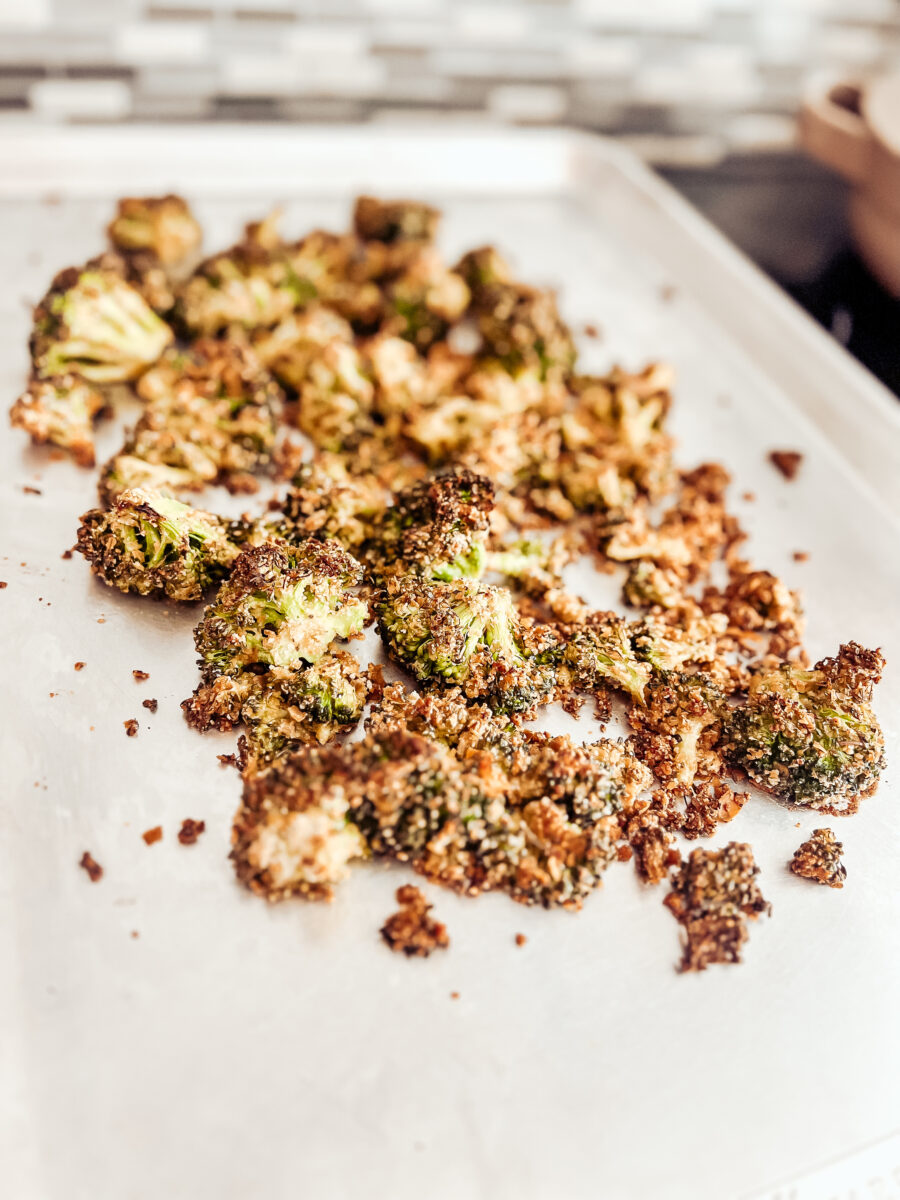 This oven roasted crispy Italian broccoli is a main dish or side dish that's satisfyingly filling. Gluten-free, keto, vegan, paleo, whole 30! Side dish, main dish, entree , dinner, lunch, easy, healthy, broccoli recipe, Italian seasoning, herbs, nutritional yeast recipes, crusted, crispy, oven baked, golden, crunchy