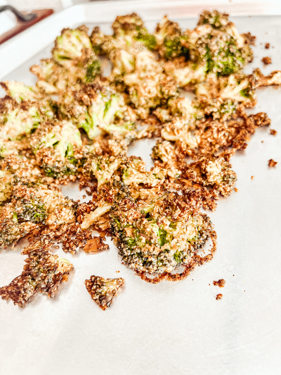 This oven roasted crispy Italian broccoli is a main dish or side dish that's satisfyingly filling. Gluten-free, keto, vegan, paleo, whole 30! Side dish, main dish, entree , dinner, lunch, easy, healthy, broccoli recipe, Italian seasoning, herbs, nutritional yeast recipes, crusted, crispy, oven baked, golden, crunchy