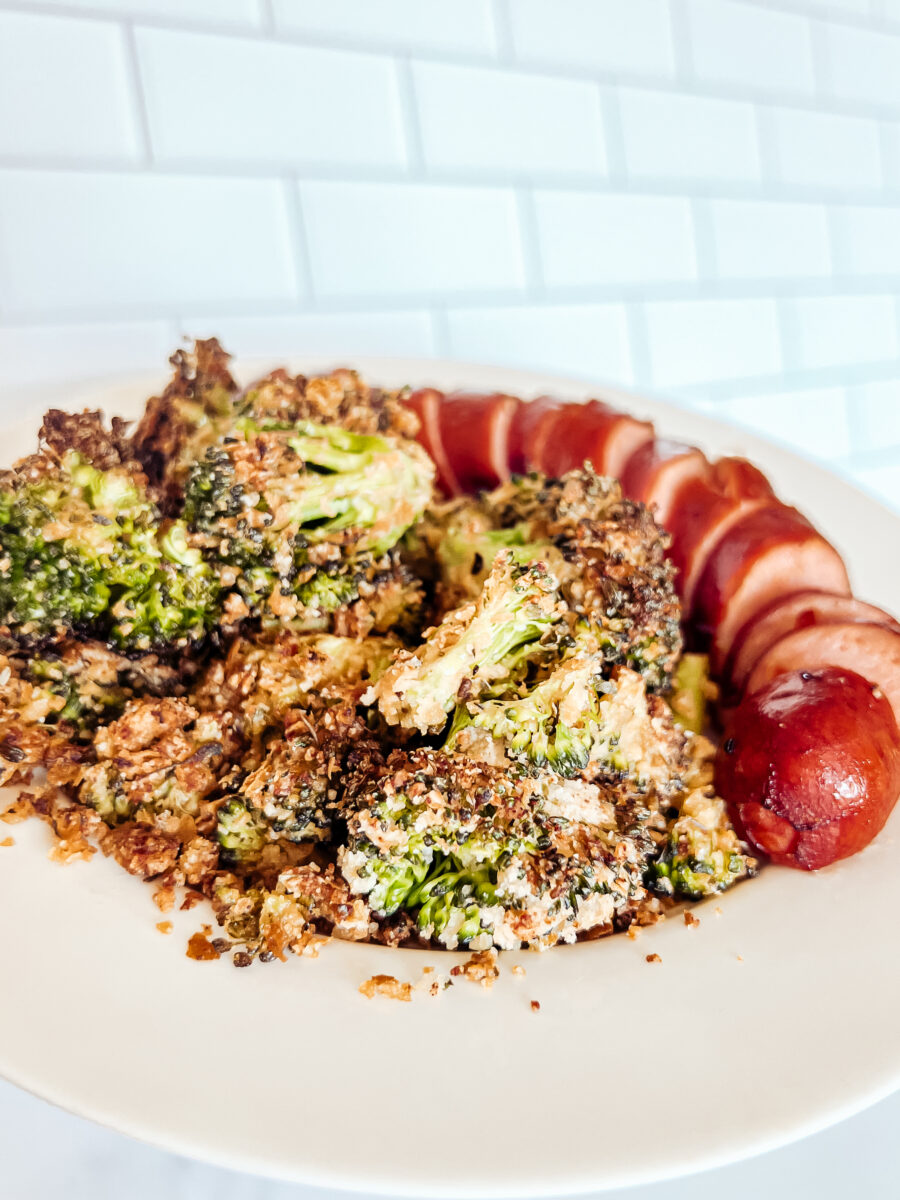 This oven roasted crispy Italian broccoli is a main dish or side dish that's satisfyingly filling. Gluten-free, keto, vegan, paleo, whole 30! Side dish, main dish, entree , dinner, lunch, easy, healthy, broccoli recipe, Italian seasoning, herbs, nutritional yeast recipes, crusted, crispy, oven baked, golden, crunchy