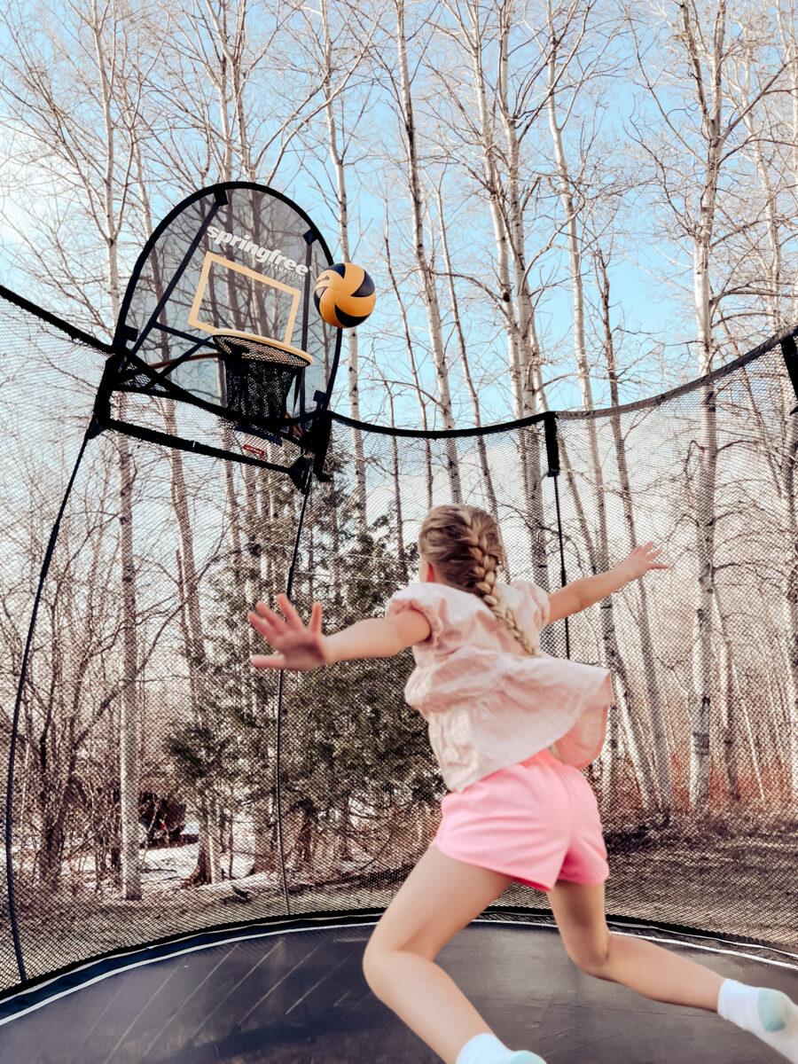 A review of the safest trampoline in the world, Springfree trampolines get kids outdoors, active, and making memories all summer as a family. Family Fun | Outdoors | Activities | Exercise | Backyard Fun | Birthday Parties | Movie Night | Camping | Summertime | Sumer Fun | Children | Motherhood | Parenting | Summer Ideas | Safety | Safest |