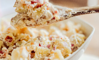 This bacon and cheddar loaded potato salad is creamy and delicious. An easy family friendly and gluten-free side dish to make for dinner. Potato Side Dishes, Dinner Sides, Potatoes, Simple Recipes, Easy Potato Recipe, Loaded Potatoes, Creamy Potato Salad Dressing, Family Dinners