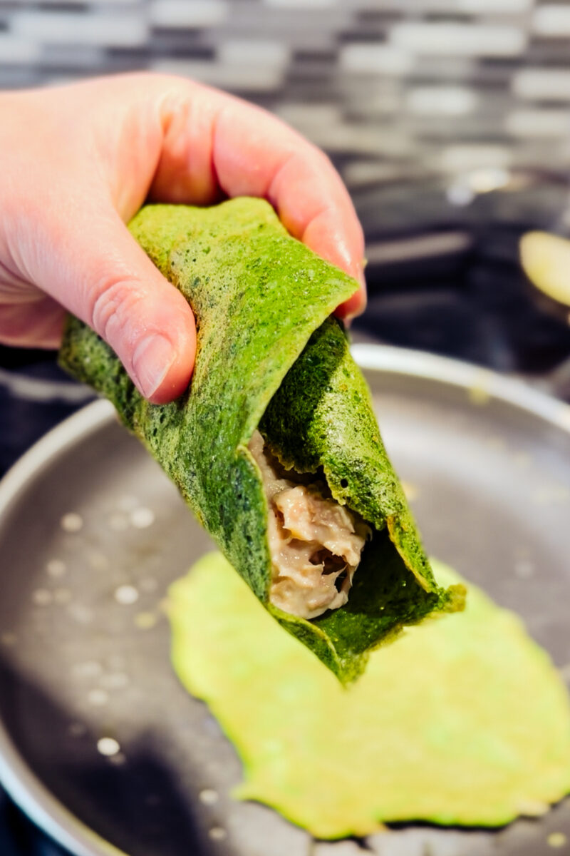 These 2-ingredient keto spinach wraps are perfect for a high protein breakfast to start your day. An easy, healthy recipe that's quick to make and low carb. Paleo Whole 30 Simple Recipes Ketogenic Green Tortillas Blended Greens Blender Wrap Recipe Weight loss Low calorie Kid Friendly