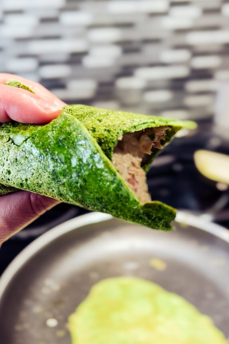 These 2-ingredient keto spinach wraps are perfect for a high protein breakfast to start your day. An easy, healthy recipe that's quick to make and low carb. Paleo Whole 30 Simple Recipes Ketogenic Green Tortillas Blended Greens Blender Wrap Recipe Weight loss Low calorie Kid Friendly