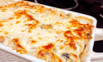 This easy Mushroom Spinach and Artichoke Dip is hearty, satisfying, and made with only a few ingredients. Creamy and delicious, serve as an appetizer or the perfect low carb, keto snack.