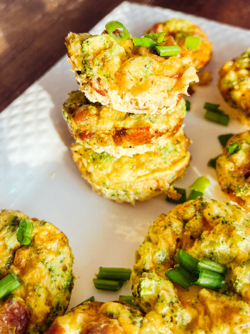 These delicious and healthy Broccoli Egg Bites to meal prep for a healthy breakfast. An egg muffin recipe that's low carb, keto & gluten-free. Cheddar Bacon Broccoli Breakfast Brunch Kids Toddlers Family Eggs Quiche Cups Baked Make Ahead