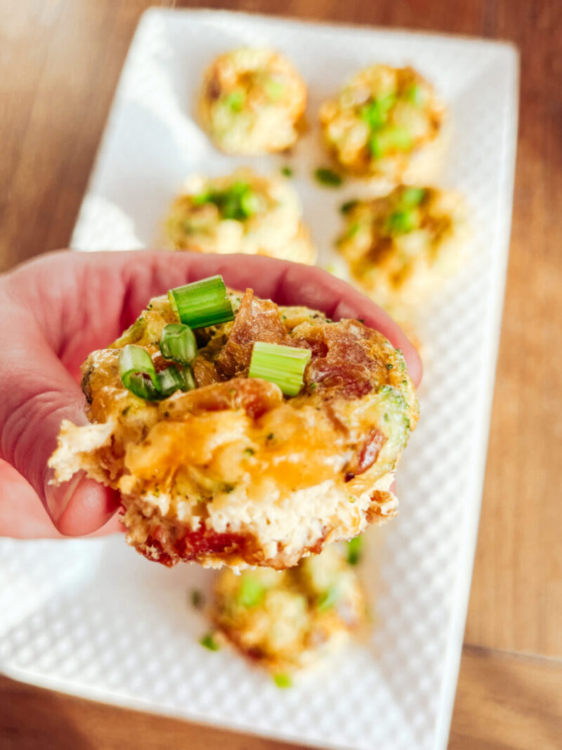 These delicious and healthy Broccoli Egg Bites to meal prep for a healthy breakfast. An egg muffin recipe that's low carb, keto & gluten-free. Cheddar Bacon Broccoli Breakfast Brunch Kids Toddlers Family Eggs Quiche Cups Baked Make Ahead