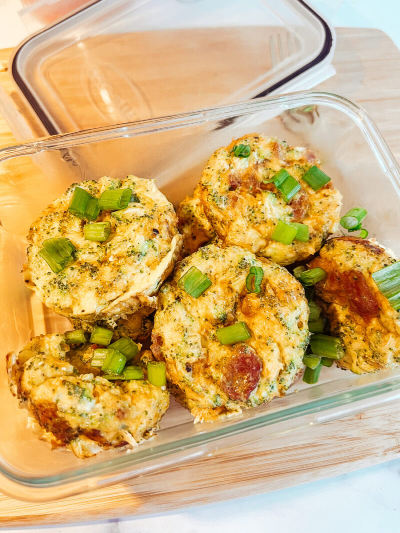 These delicious and healthy Broccoli Egg Bites to meal prep for a healthy breakfast. An egg muffin recipe that's low carb, keto & gluten-free. Cheddar Bacon Broccoli Breakfast Brunch Kids Toddlers Family Eggs Quiche Cups Baked Make Ahead