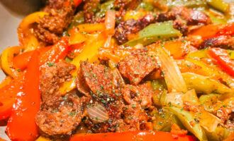 This Italian Sausage and Peppers recipe is full of flavour and an easy one pan dinner. Gluten-free, low carb, keto, paleo, and whole 30. Easy Dinners | One pot | One Pan Dinner Recipes | Main Dish | Easy Dinner Recipes | Easy and Healthy | Family Dinner | Italian Dishes | Italian Cooking | Vegetables | High Fibre | Easy Dinner
