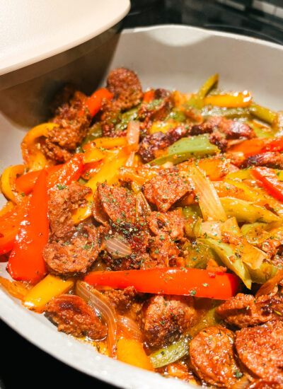 This Italian Sausage and Peppers recipe is full of flavour and an easy one pan dinner. Gluten-free, low carb, keto, paleo, and whole 30. Easy Dinners | One pot | One Pan Dinner Recipes | Main Dish | Easy Dinner Recipes | Easy and Healthy | Family Dinner | Italian Dishes | Italian Cooking | Vegetables | High Fibre | Easy Dinner