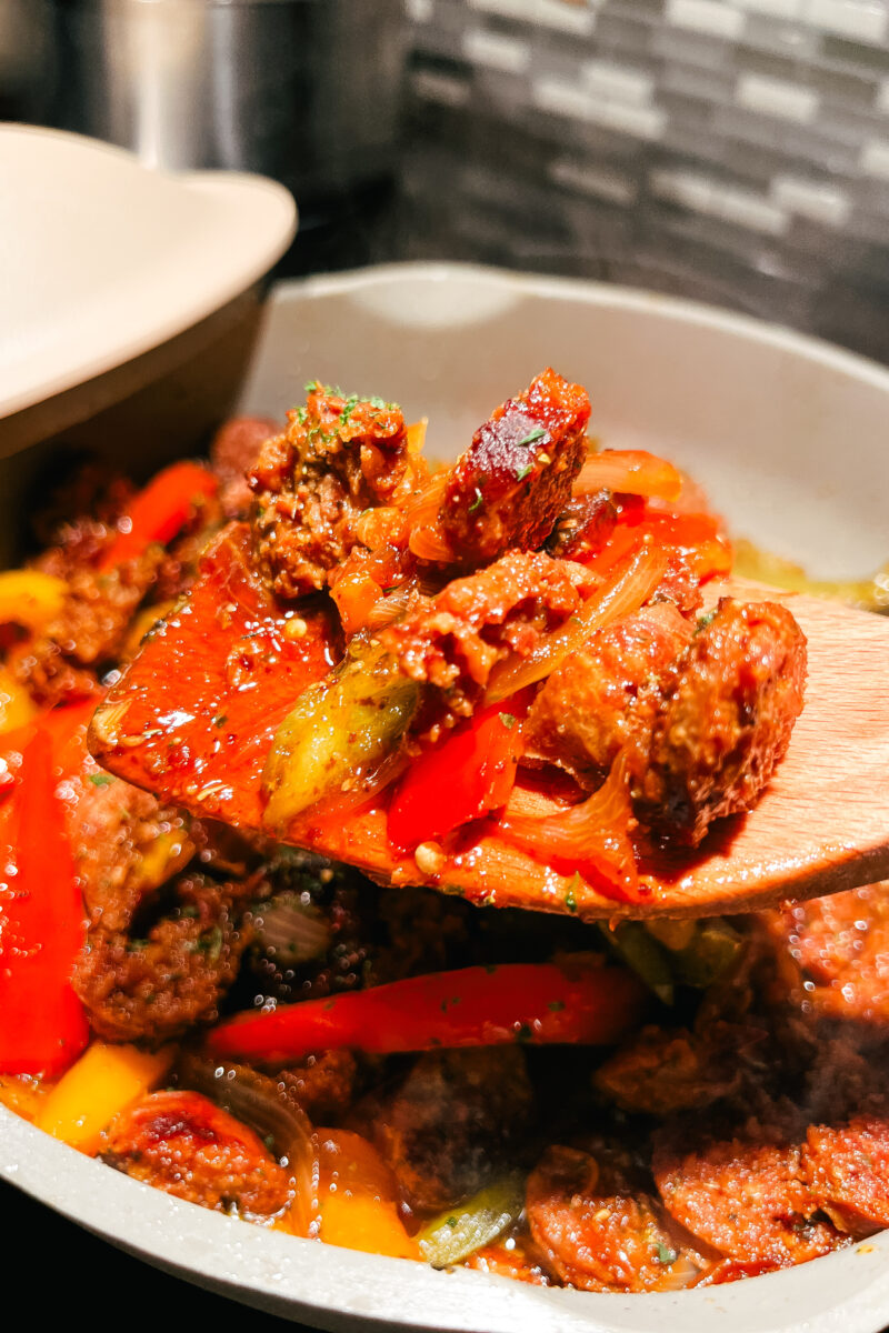 This Italian Sausage and Peppers recipe is full of flavour and an easy one pan dinner. Gluten-free, low carb, keto, paleo, and whole 30. Easy Dinners | One pot | One Pan Dinner Recipes | Main Dish | Easy Dinner Recipes | Easy and Healthy | Family Dinner | Italian Dishes | Italian Cooking | Vegetables | High Fibre | Easy Dinner