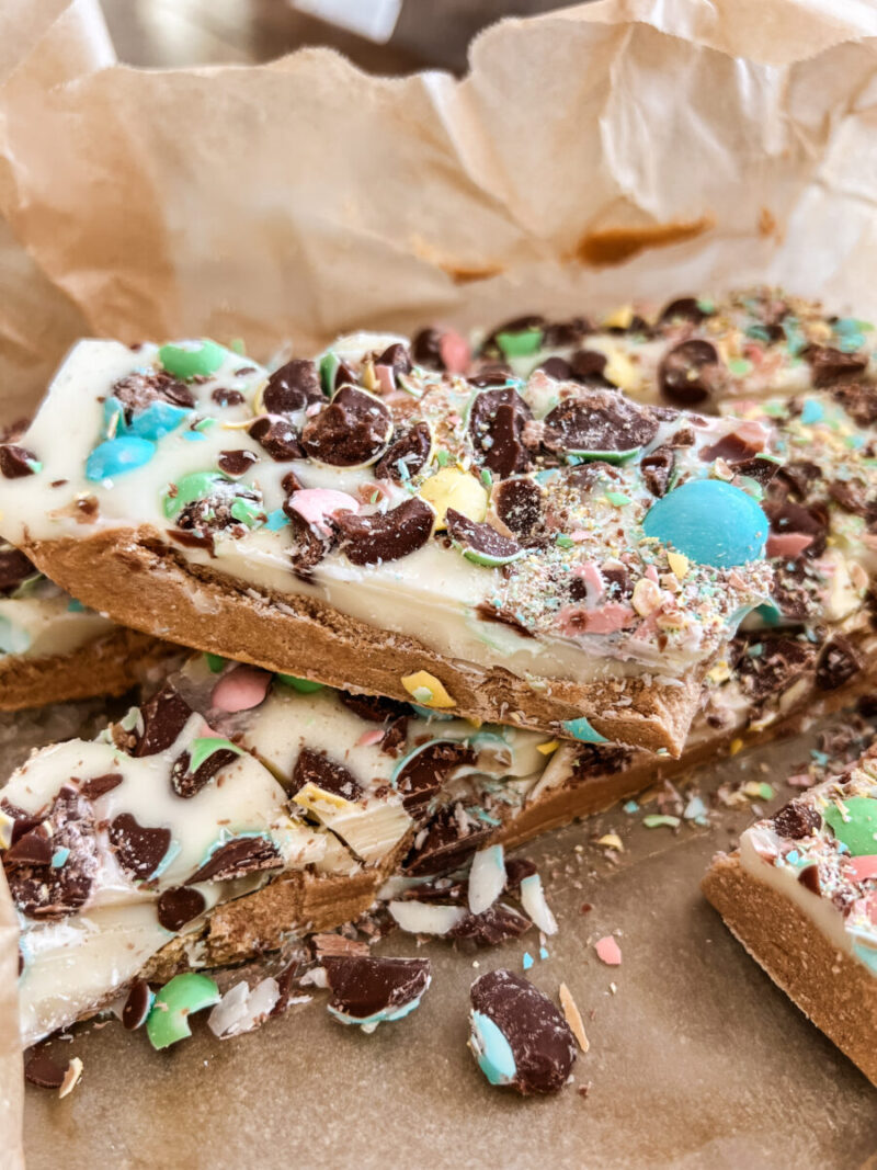 Make these mini egg peanut butter protein bars for Easter! A high protein, no bake dessert that's low in sugar and extremely satisfying! Easter treats | Easter Desserts | mini eggs recipe | low carb | healthier desserts | healthy recipes | white chocolate and peanut butter