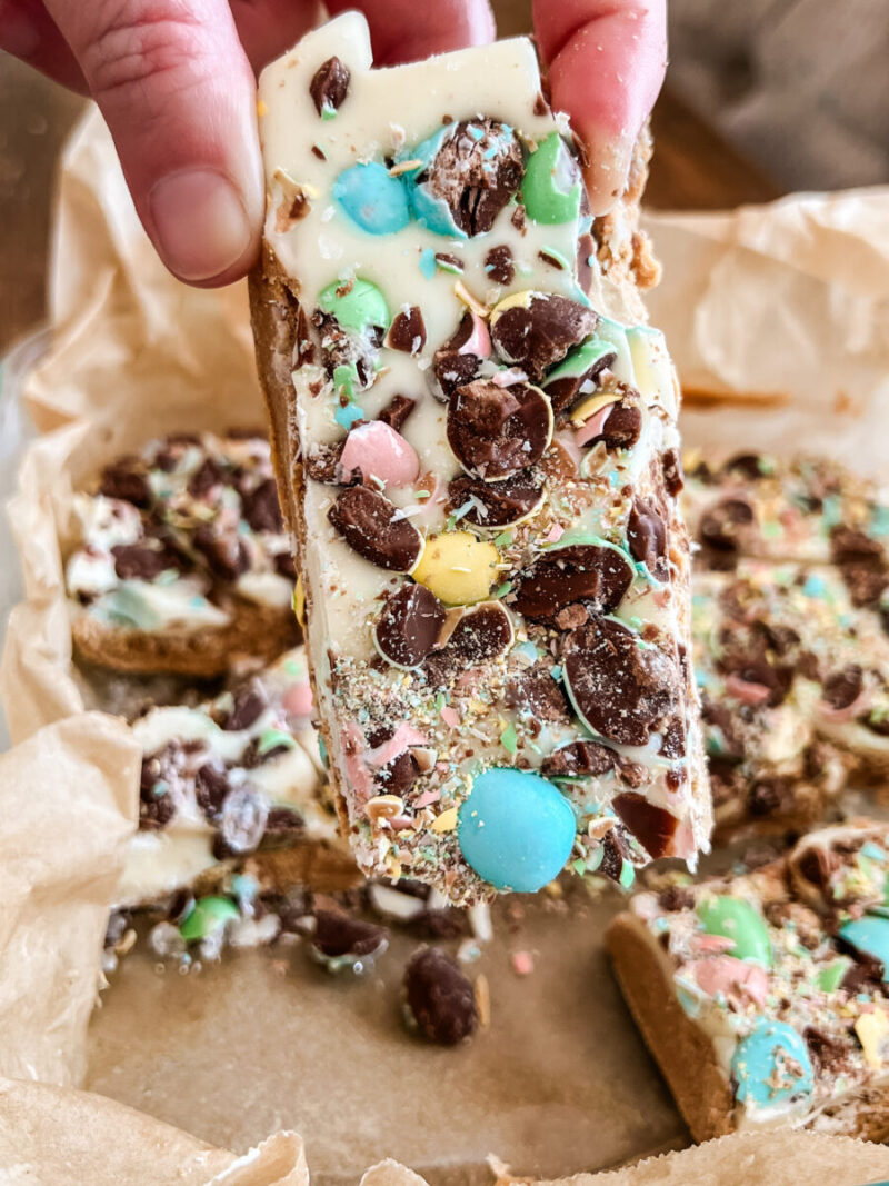 Make these mini egg peanut butter protein bars for Easter! A high protein, no bake dessert that's low in sugar and extremely satisfying! Easter treats | Easter Desserts | mini eggs recipe | low carb | healthier desserts | healthy recipes | white chocolate and peanut butter