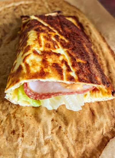 This delicious, low carb cottage cheese flatbread can be used for sandwiches or pizzas. No flour, gluten-free, keto, and high protein. Keto sandwich | Wraps | Lunch | Brunch | Pizza Crust | Low Carb Flatbread | Keto Sandwich Bread | Easy and Healthy | Cottage Cheese Recipe | High Protein Recipe